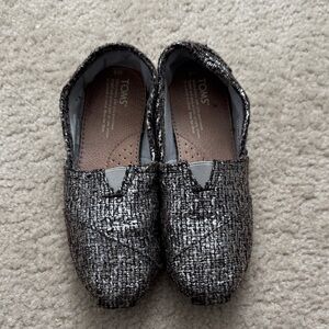 TOMS Metallic Tweed Slip-Ons in Silver and Black - Size 6